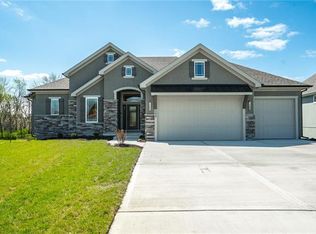 2226 NW Killarney Ln, Lees Summit, MO 64081