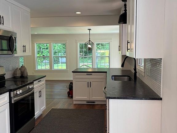 5th image of 6 Greene Knoll Dr