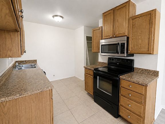 3rd image of 4805 Mistletoe Way