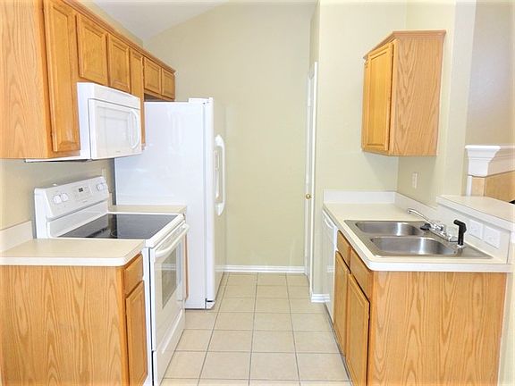 4th image of 524 Port Lavaca Dr
