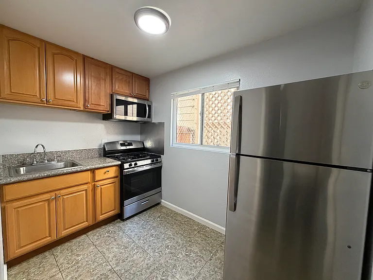 6433 Telegraph Ave — Photo 3