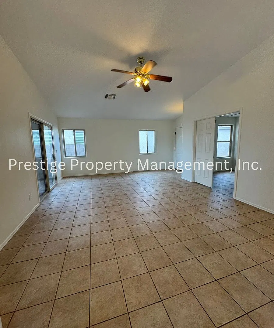 Charming All Tile 4/2 Rita Ranch Home — Photo 2