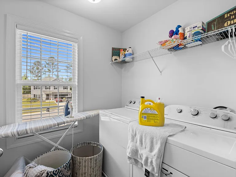 1010 Spot Cir — Photo 8