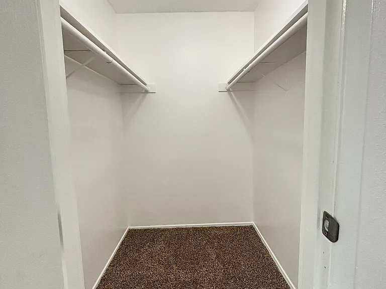1200 E Powell Blvd #10 — Photo 12