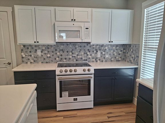 Beautiful new range in the kitchen