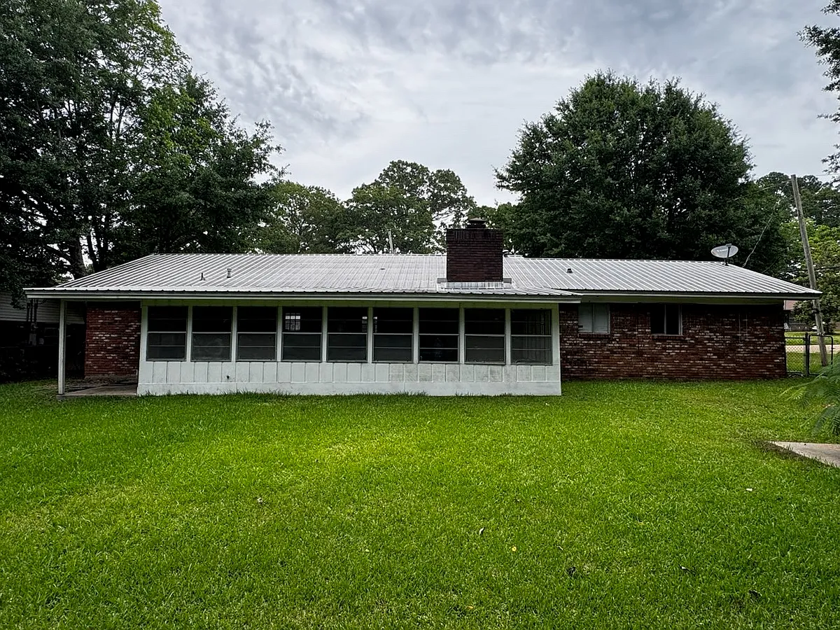 Building Photo - 2381 Napoleon Ave