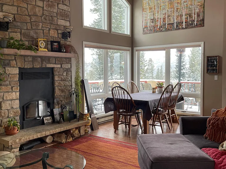1256 Forest Hills Dr — Photo 3