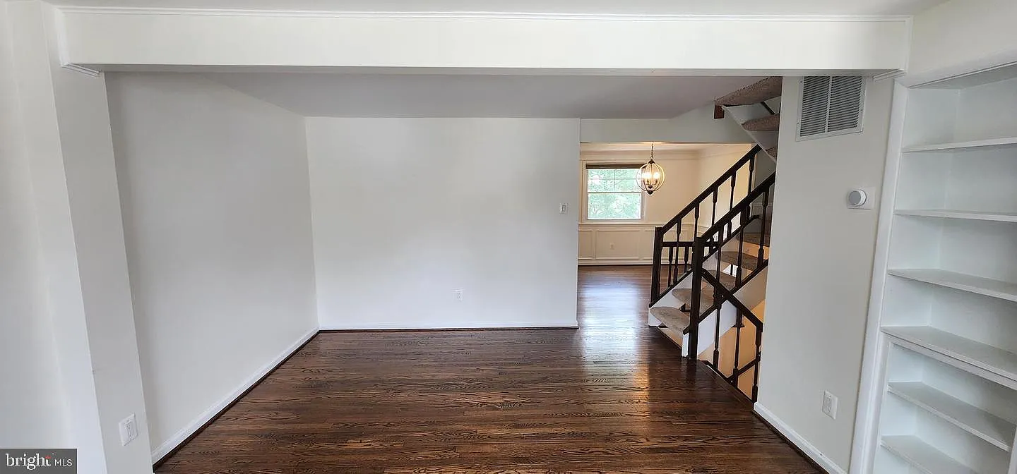 3 bed, 3.0 bath, 1760 sqft, $2,500 — Photo 2