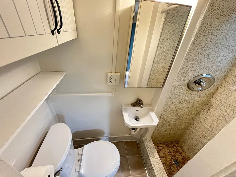 310 E Balboa Blvd — Photo 3