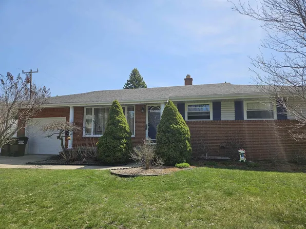 302 Cranbrook Blvd, Monroe, MI 48162