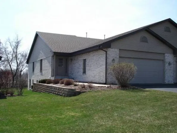 6011 Carriage Green Way, Rockford, IL 61108