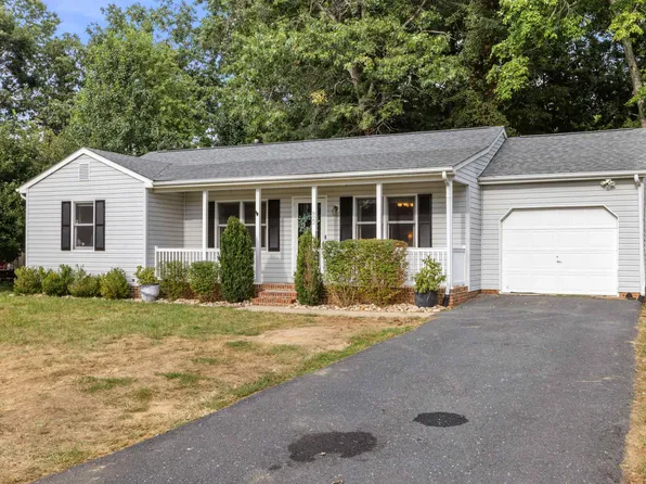 922 Patton Farm Rd, Stuarts Draft, VA 24477