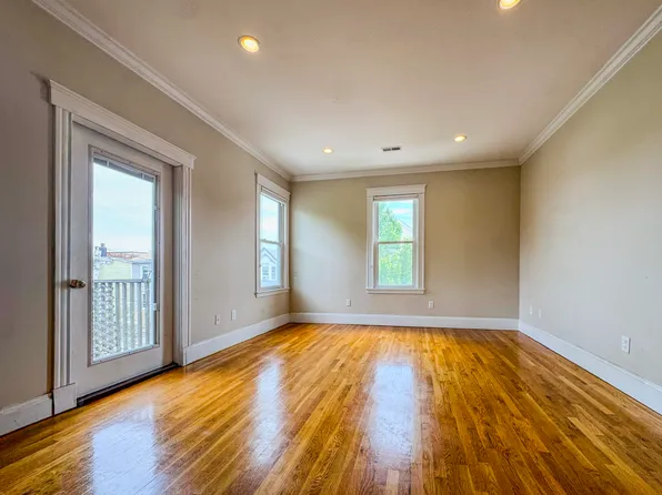 29 Plainfield St #3, Boston, MA 02130