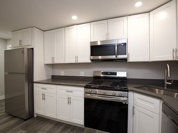 5th image of 2240 N Sawyer Ave #H