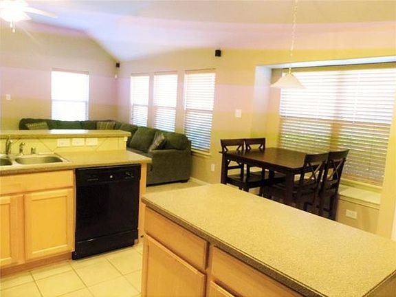 5th image of 1621 Castle Creek Dr