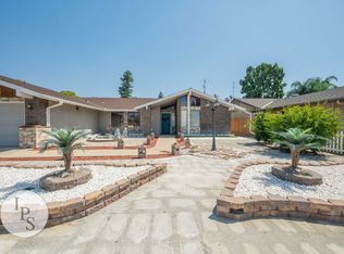27 Burgan Ave, Clovis, CA 93611