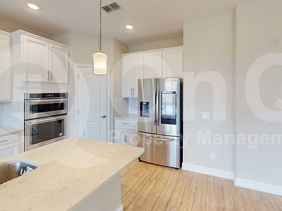 5th image of 2833 Henson Ln