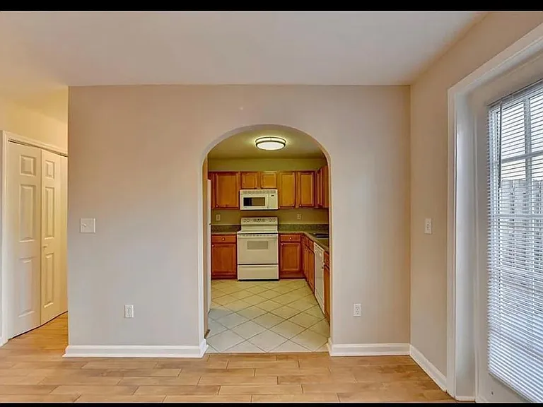 810 Summer Pl — Photo 9