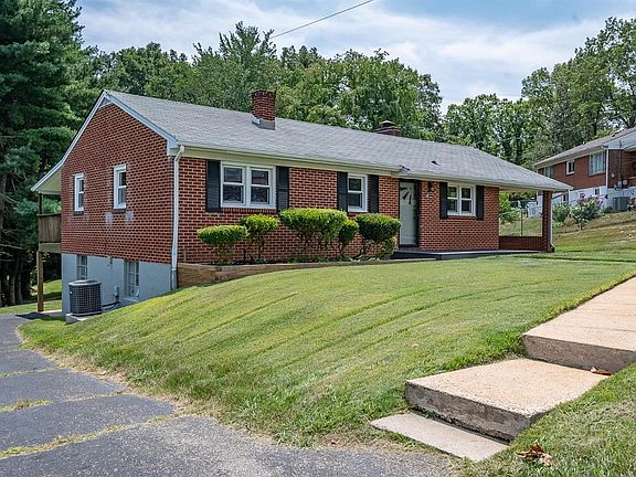 2nd image of 109 Vista Ln