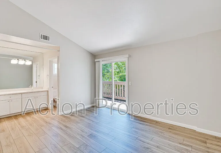 2091 San Luis Ave #8 — Photo 11