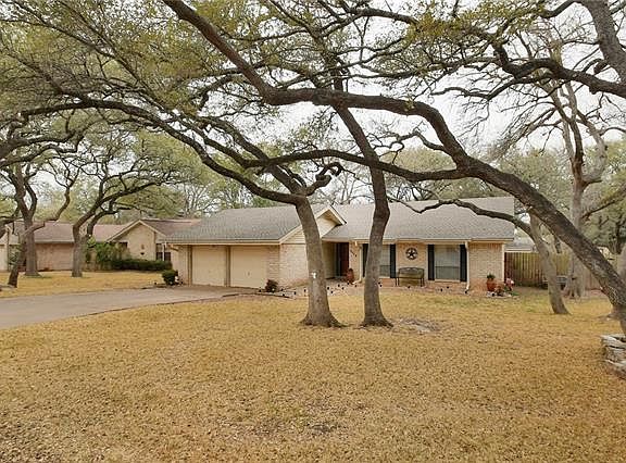 3rd image of 9424 Shady Oaks Dr