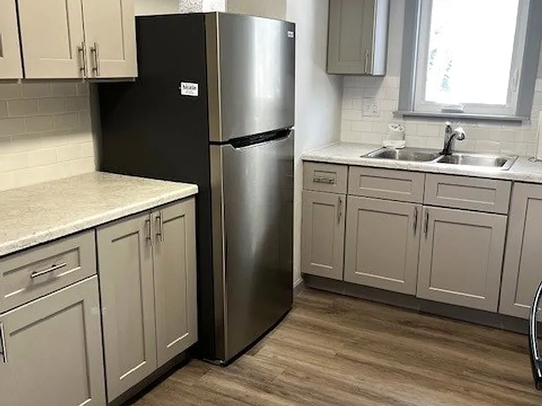 250 Cove Blvd #3 — Photo 3