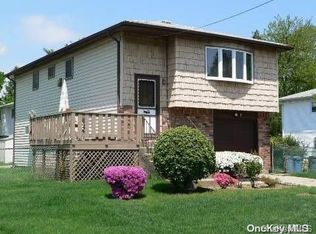 440 Jefferson St, Massapequa, NY 11758