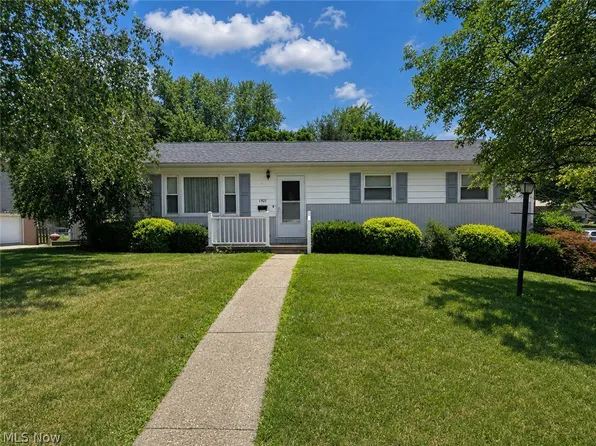 1921 Adams St, Coshocton, OH 43812