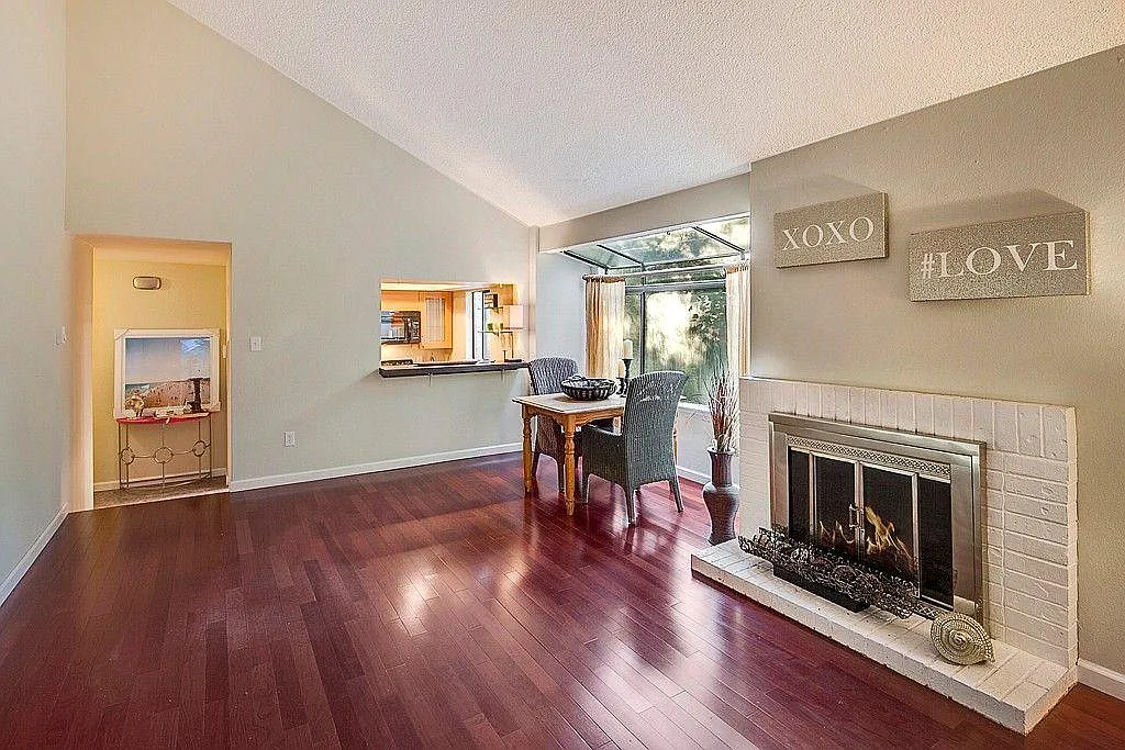 2 bed, 872 sqft, $2,450 — Photo 3