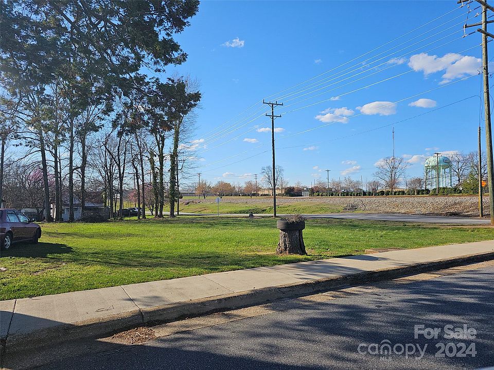 1st image of 4 14th St SE #33