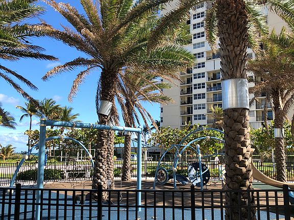 4th image of 1890 S Ocean Dr APT 2001