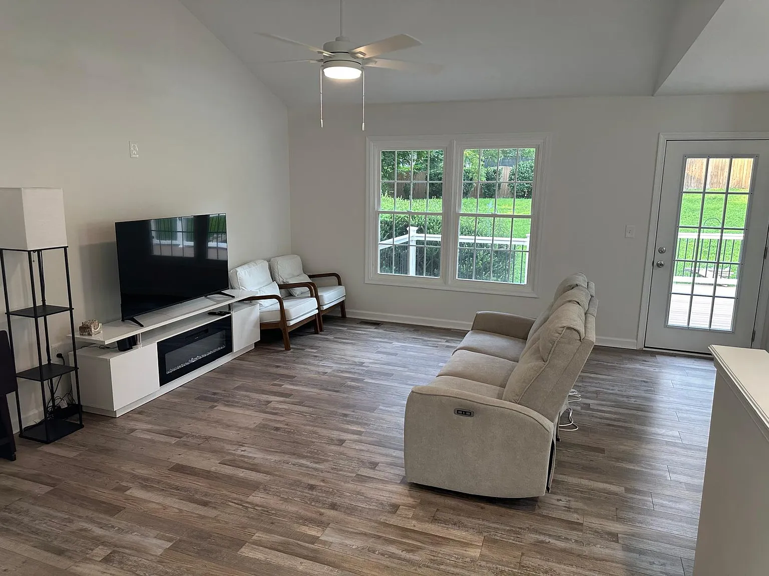 3 bed, 1200 sqft, $2,300 — Photo 4