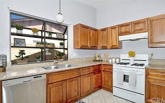 5th image of 4682 N Lakewood Dr