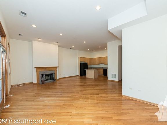 4th image of 2539 N Southport Ave #711