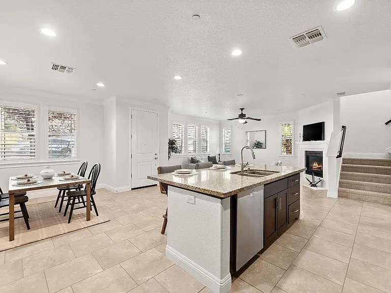 663 Addison Ln — Photo 37
