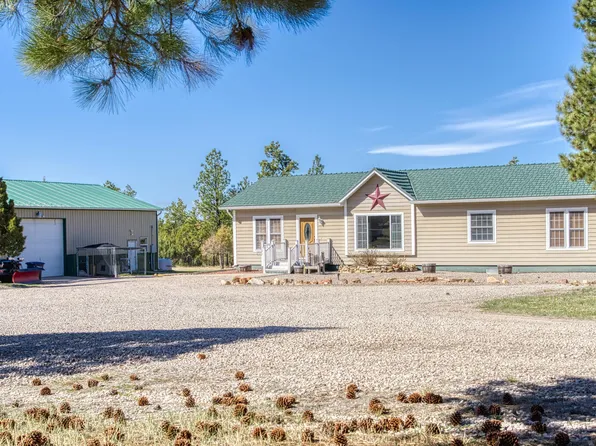 21 Conifer Dr, Moorcroft, WY 82721