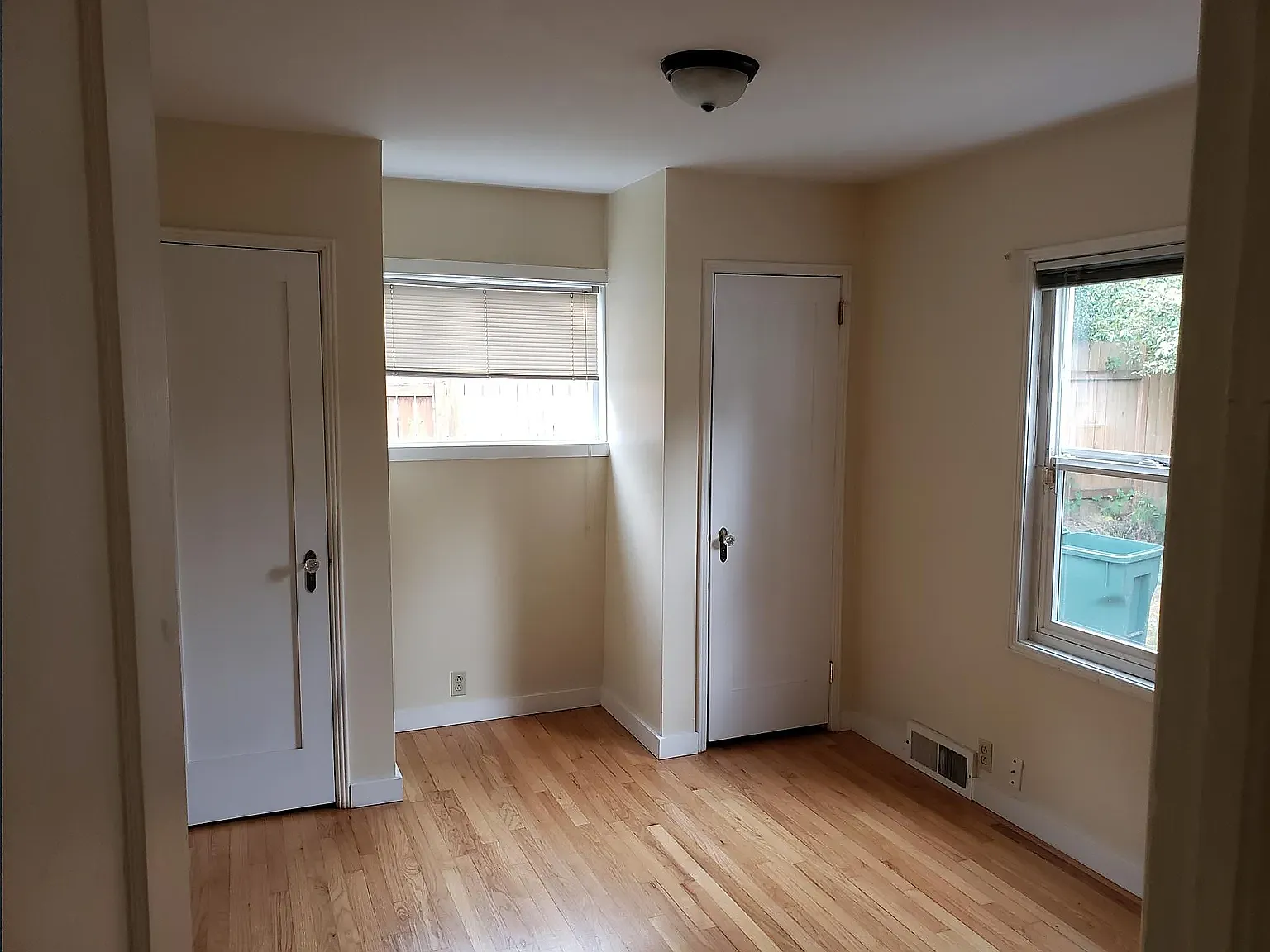 3 bed, 1300 sqft, $3,000 — Photo 2