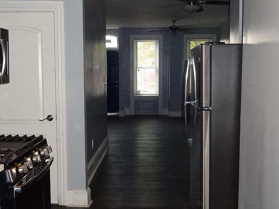 3rd image of 1029 N Pine St