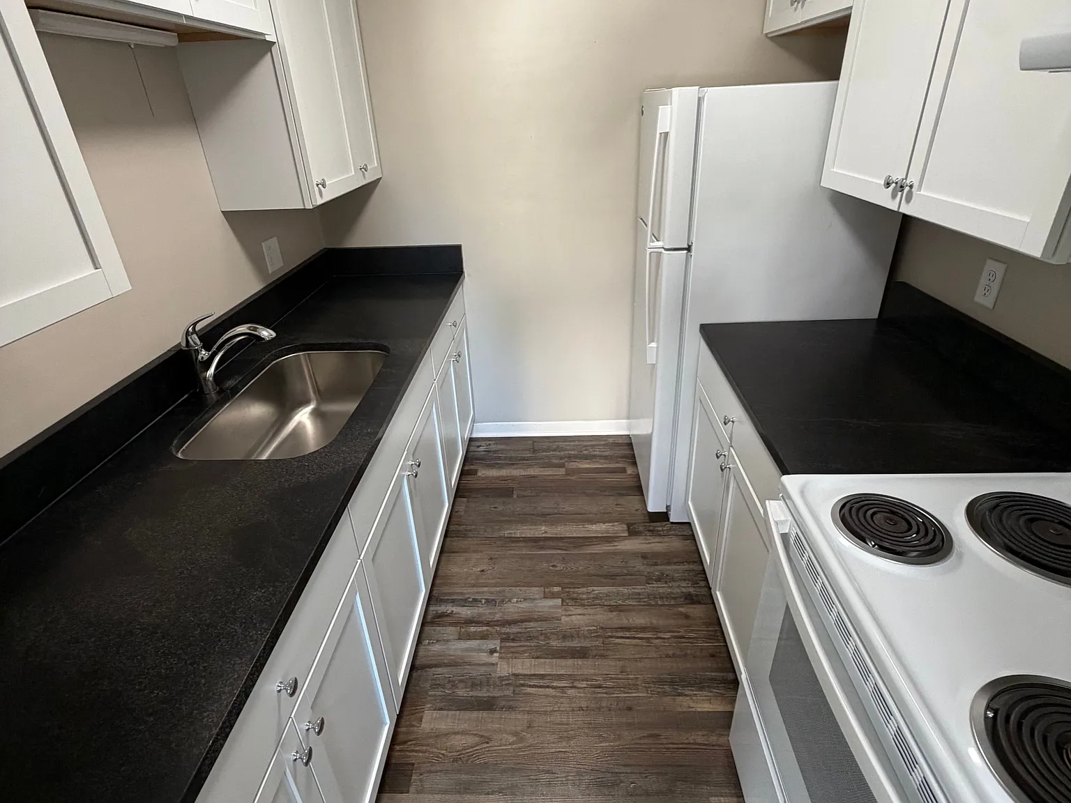 2 bed, 1.0 bath, $900 — Photo 1