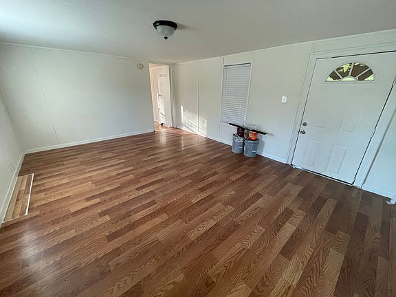 3rd image of 8721 Amanda Ln