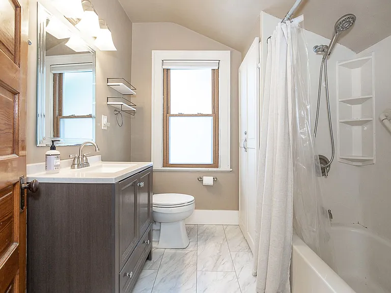 1487 Roycroft Ave — Photo 4