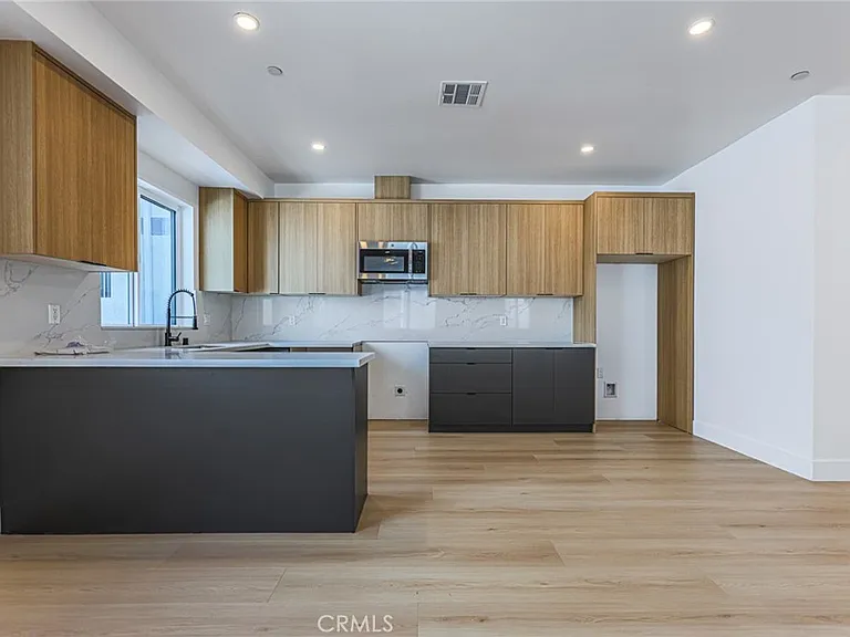 1237 N Orange Dr #B — Photo 21