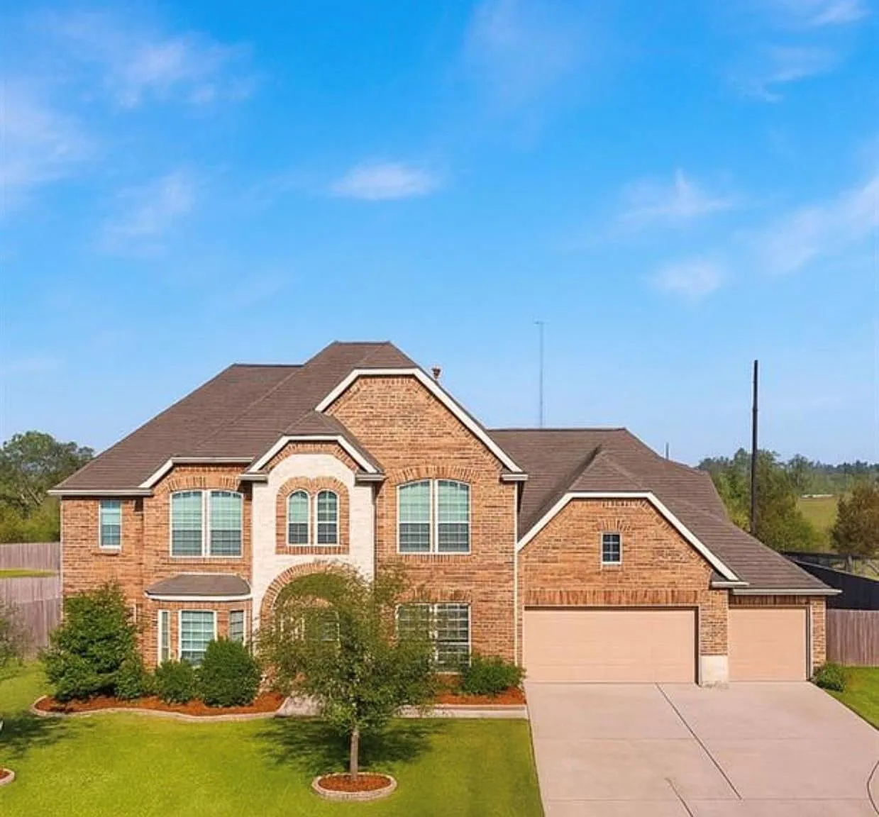 4 bed, 4.5 bath, 3988 sqft, $3,800 — Photo 2