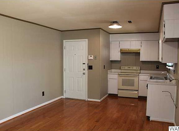 4th image of 3028 47th St E
