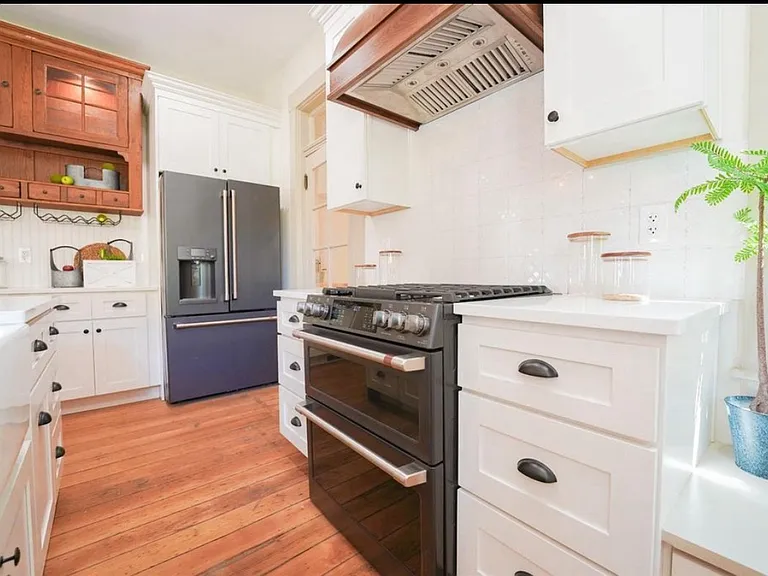 6127 Prentice St — Photo 2