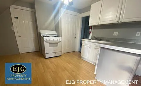 3 bed, $1,900 — Photo 3