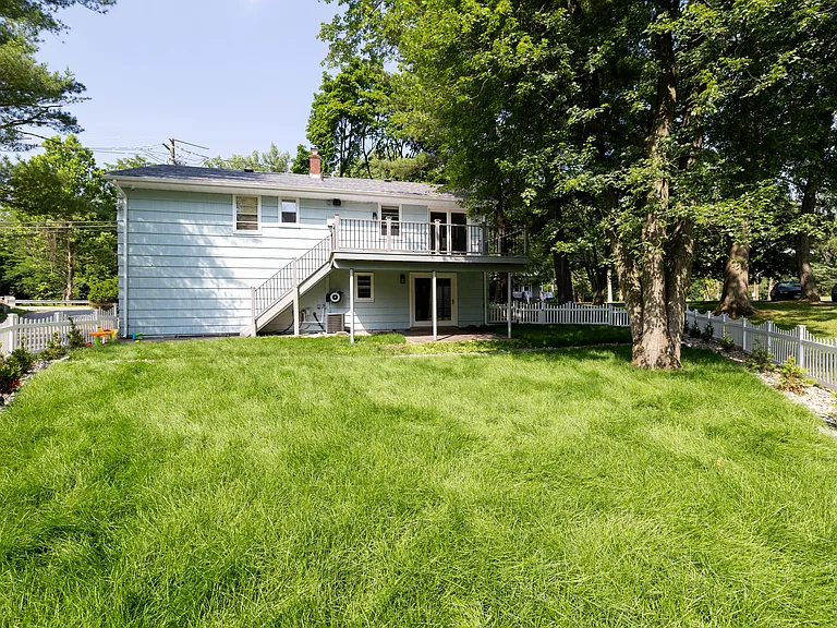 138 Grant Ave — Photo 19