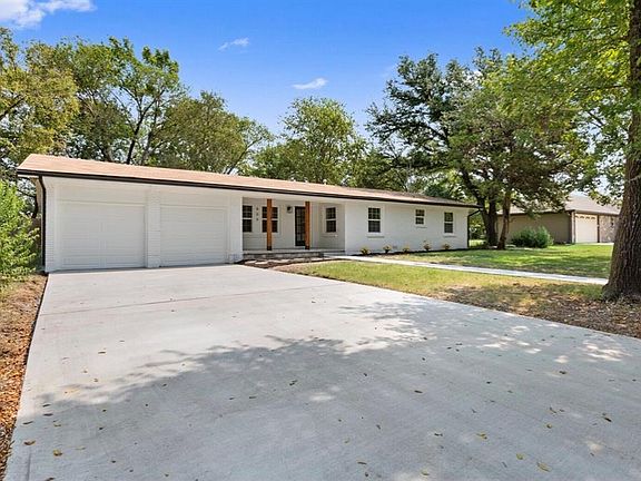 2nd image of 609 Santa Fe Dr