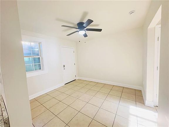 2nd image of 1938 Jackson Ave APT 4