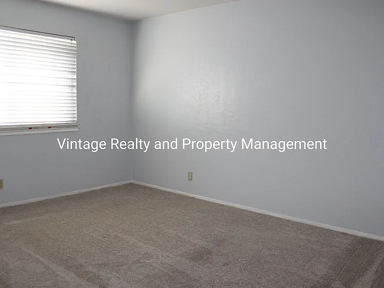 445 Almond Dr #129 — Photo 11